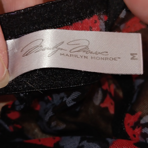 Womens nighty - Picture 3 of 5